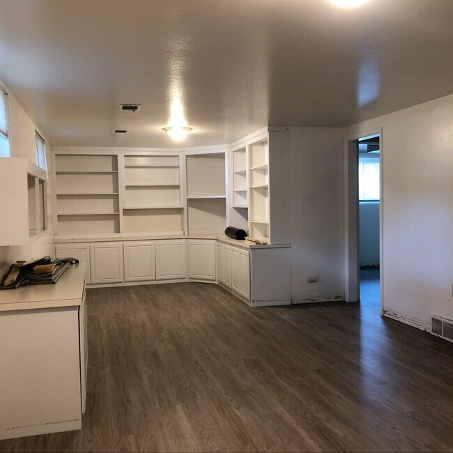 Building Photo - 1033 Cypress Dr