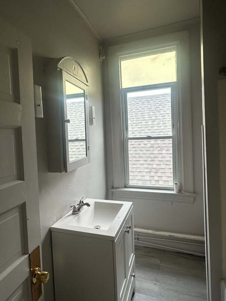 Building Photo - 453 3rd St