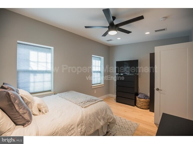 Building Photo - 533 Manton St