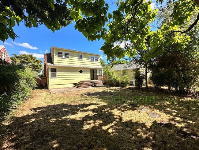 Building Photo - Gorgeous Pet-Friendly 3 Bedroom 1 Bath House