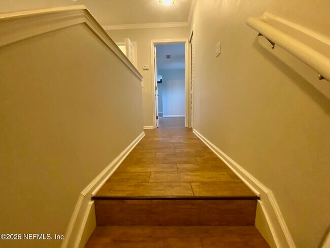 Building Photo - 1530 Vineland Cir
