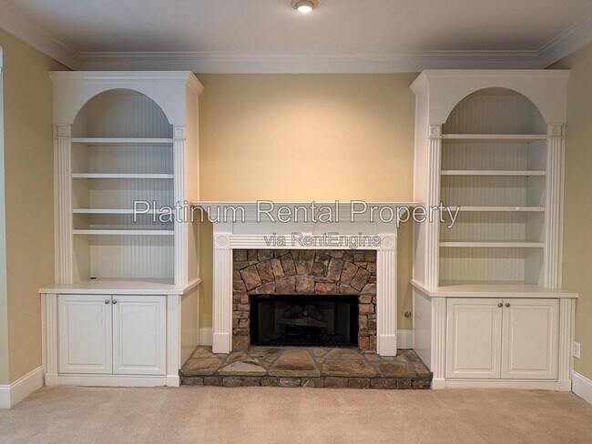 Building Photo - 8015 Wakehurst Pl
