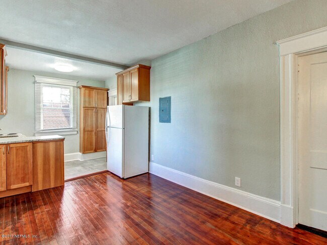 Building Photo - 2116 Herschel St