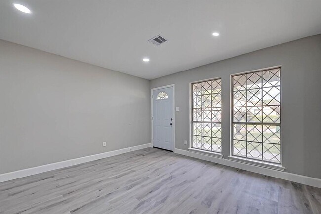 Building Photo - 9830 Degas Ln