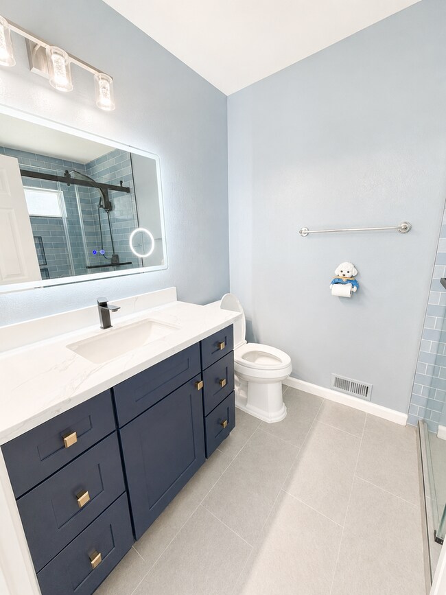 Building Photo - Welcome to this stunning 4 bedroom  bathroom home located in Fremont