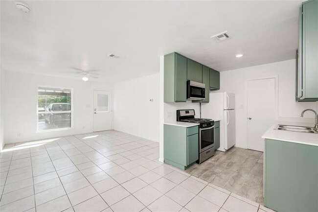 Building Photo - 3304 Dolphin Cove