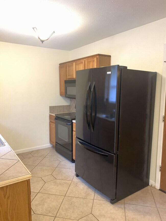 Building Photo - 2808 Persimmon Dr