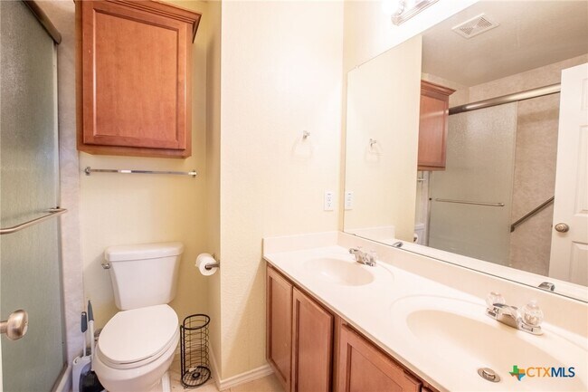 Building Photo - 5000 Willamette Ln