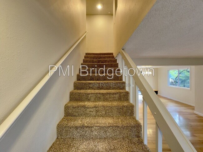 Building Photo - 702 SW 6th Ct