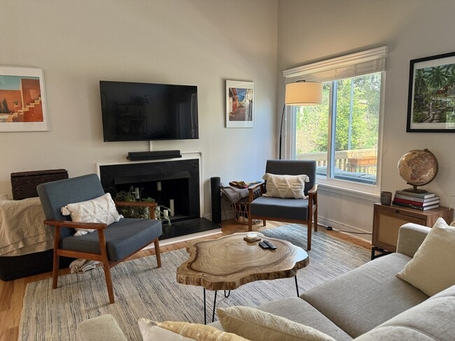 Building Photo - 980 Sutton Ct