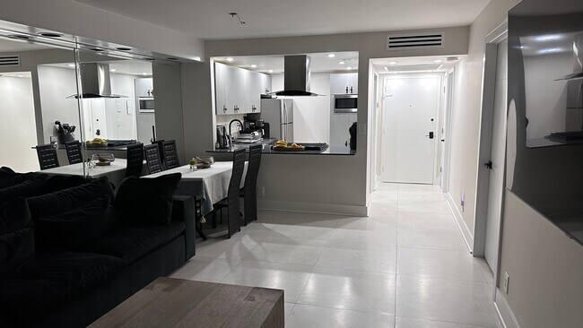 Building Photo - 2030 S Ocean Dr