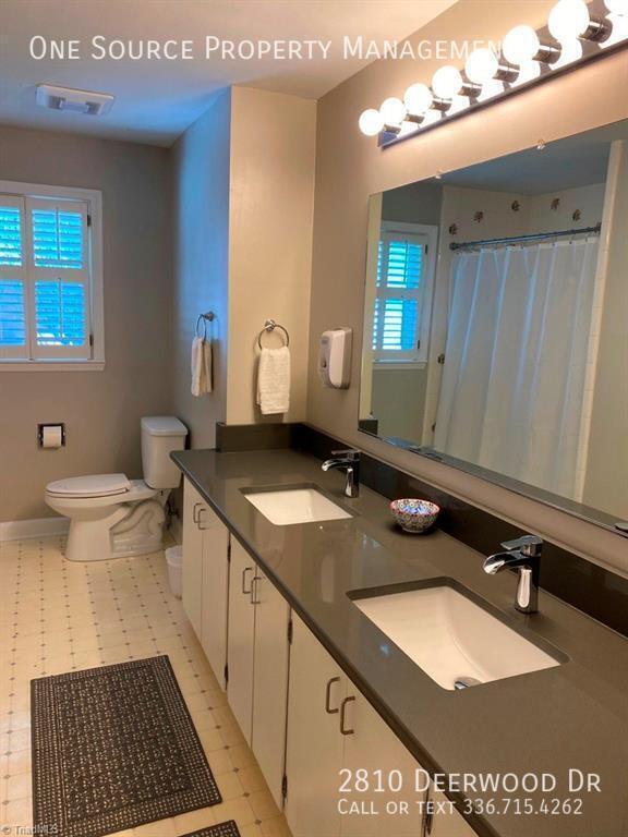 Building Photo - 2810 Deerwood Dr