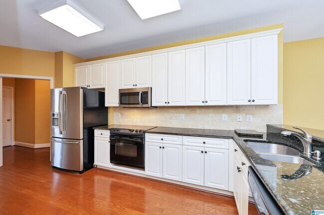 Building Photo - 5126 English Turn