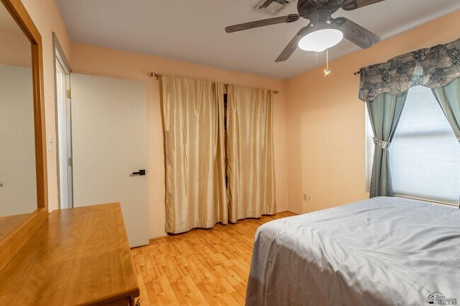 Building Photo - 10605 S Del Vista Dr