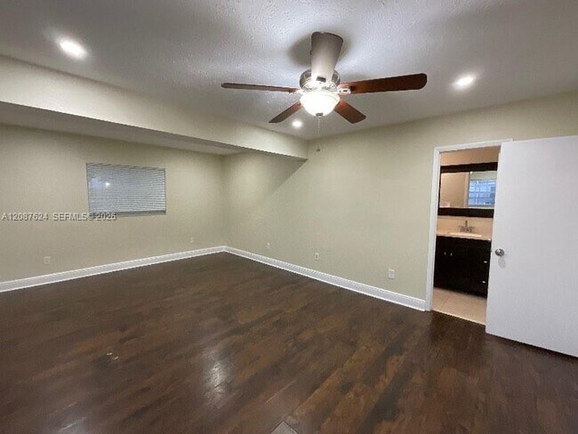 Building Photo - 14202 SW 110th Ave