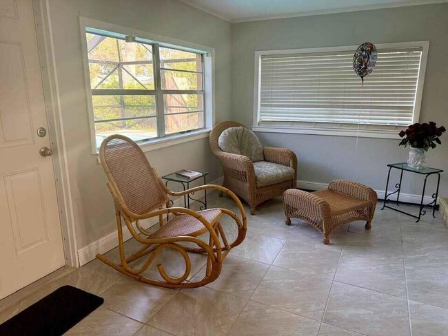 Building Photo - 703 Ulrich Rd