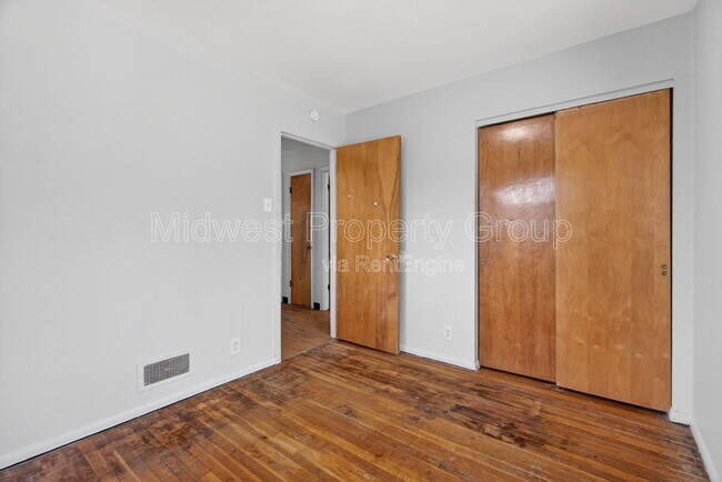 Building Photo - 743 Shepley Dr