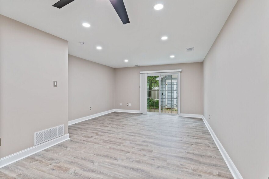 Building Photo - 4536 Rosemarie Dr