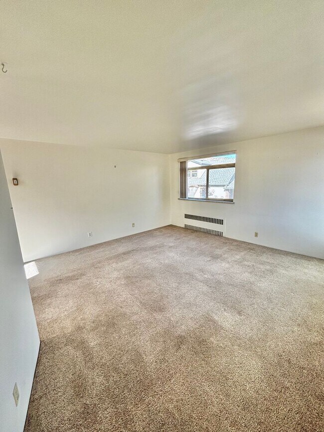 Building Photo - 1221 Illinois St