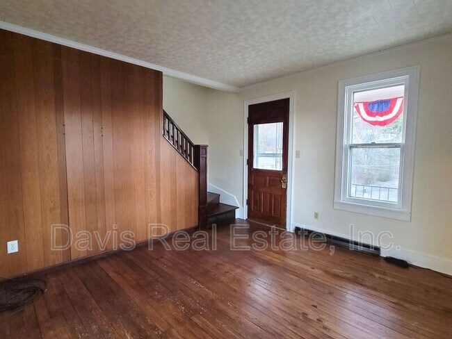 Building Photo - 22 Center St