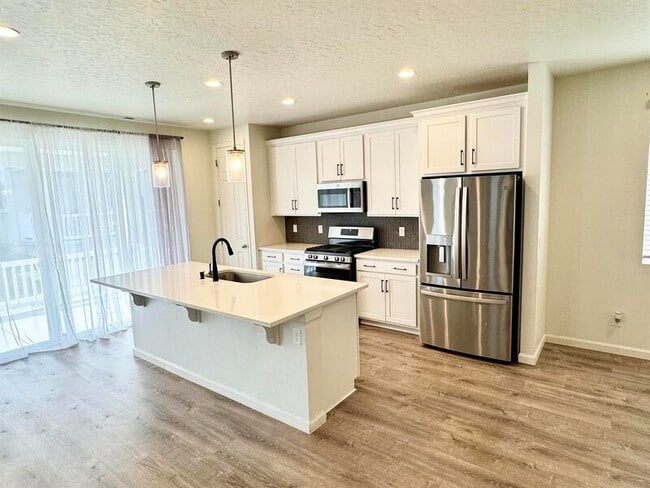 Building Photo - 283 N 1580 W