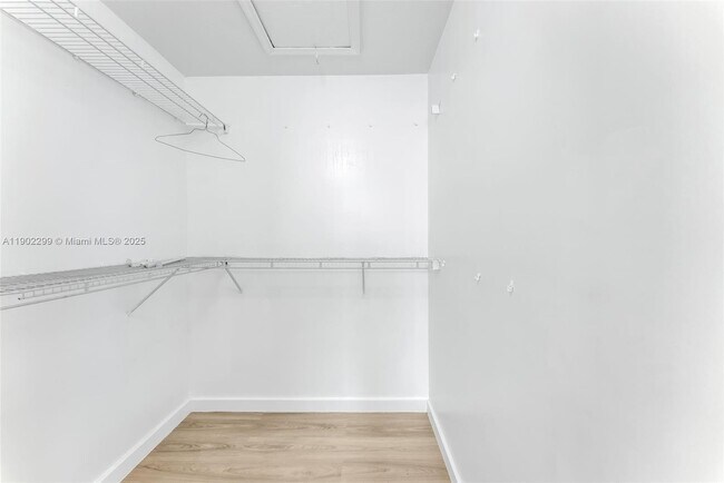 Building Photo - 1530 SE 31st Ct
