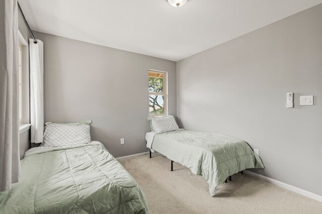 Building Photo - Kahoma Village: Fully furnished 4-bedroom, 2.5-bath home