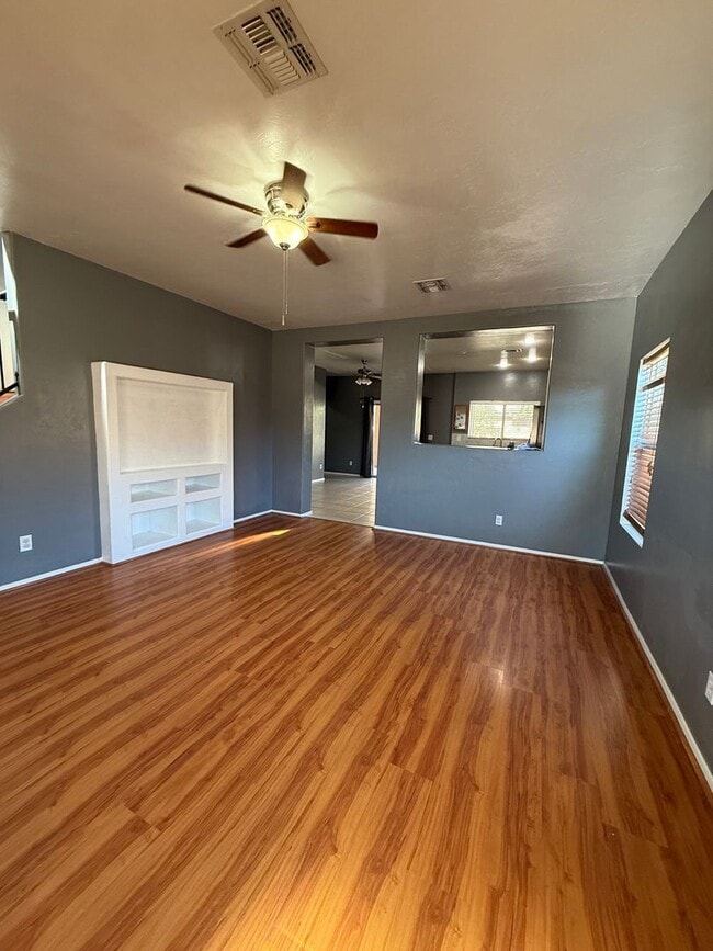 Building Photo - Beautiful 3-bed, 2-bath corner lot home in the desirable Riverhaven Community