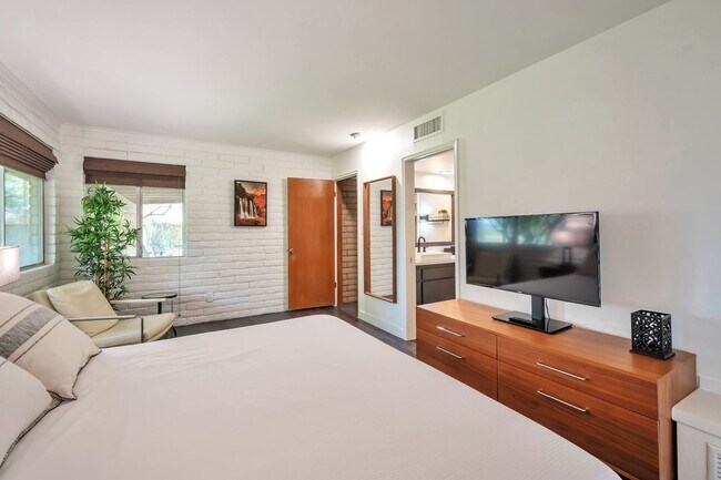 Building Photo - TEMPE GOLF COURSE HOME in SHALIMAR NEIGHBO...