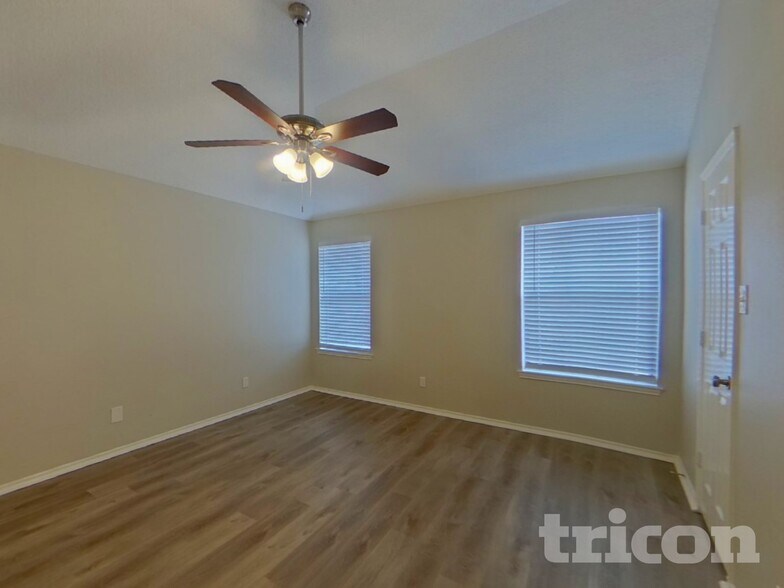 Building Photo - 837 Globe Ave