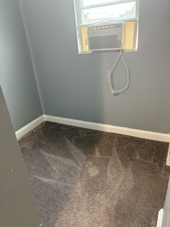 Building Photo - 54 N Morley St