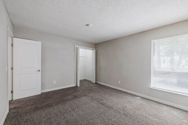 Building Photo - Affordable Living 20 Minutes from Everything Atlanta -2 Bedroom 2 1/2 Baths only $1300*
