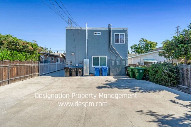 Building Photo - 3220 Casitas Ave