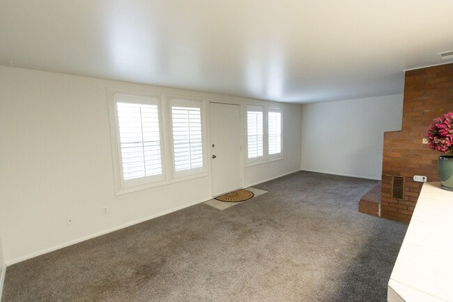 Building Photo - Ski season special, Month to month or 6 month lease- Cute Secluded Cabin In Eden for Rent