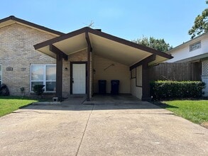 Building Photo - Discover the home and live like royalty!