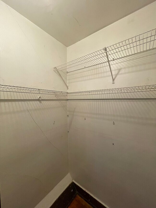 Building Photo - Charming 2-Bedroom Gem in the Heart of Mil...