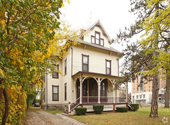 Building Photo - 114 N Division St