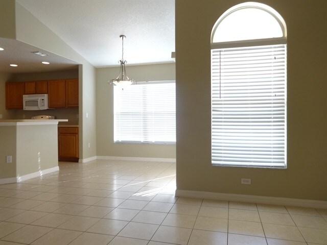 Building Photo - 136 Sura Blvd