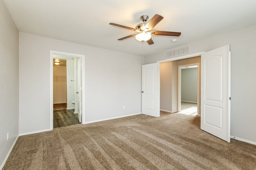 Building Photo - 3035 S 85th Dr