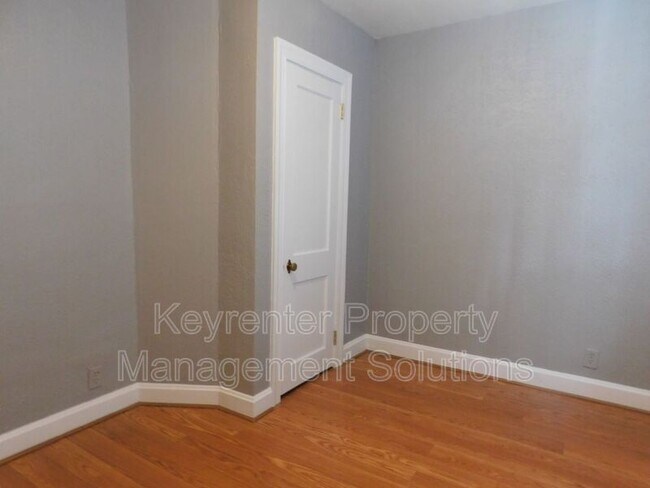 Building Photo - 811 E Beverley St
