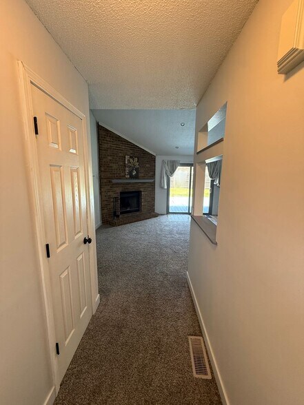 Building Photo - 7812 Brookfield Dr