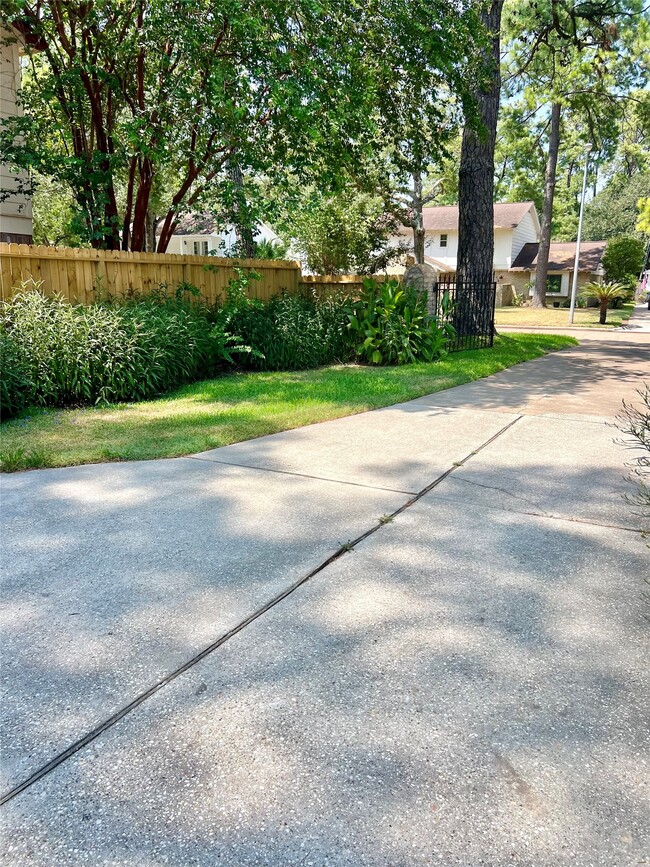 Building Photo - 10719 Creektree Dr