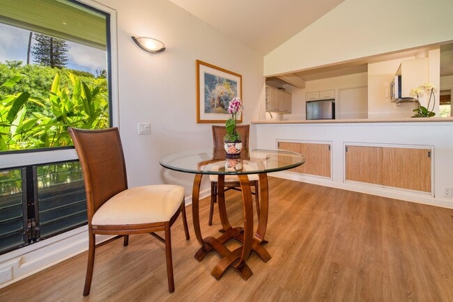 Building Photo - Furnished Masters Townhouse, Upgraded, Rare End Unit, 1 bedroom + loft with Ocean View