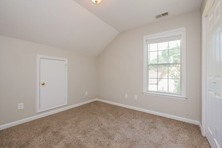 Building Photo - 23 Woodmere