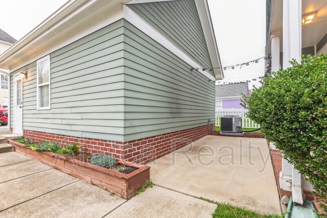 Building Photo - 4234 Vance Rd N