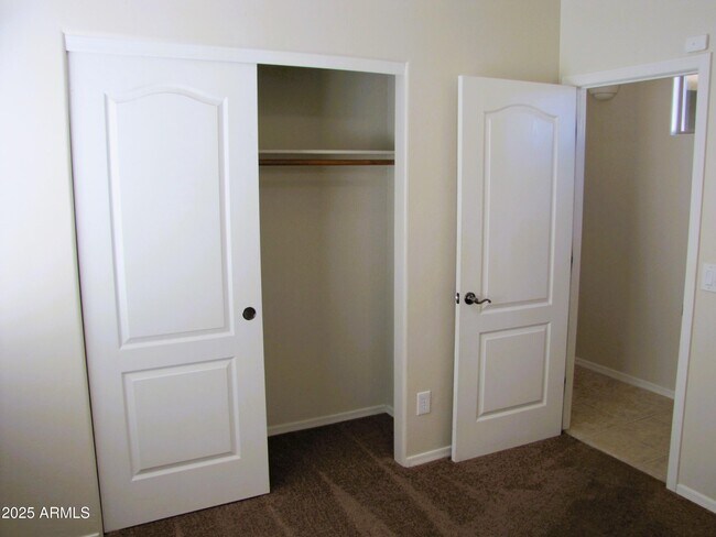Building Photo - 1046 Estancia Dr
