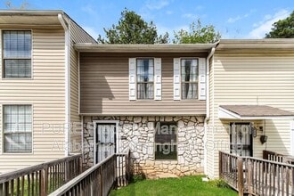 Building Photo - 6107 Crest Green Rd