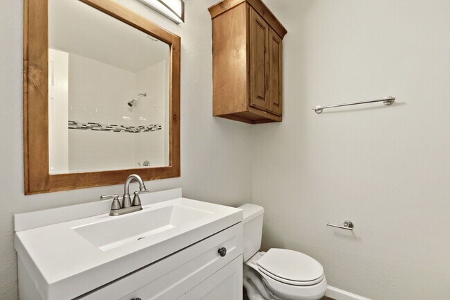 Building Photo - 5716 Wellington Dr
