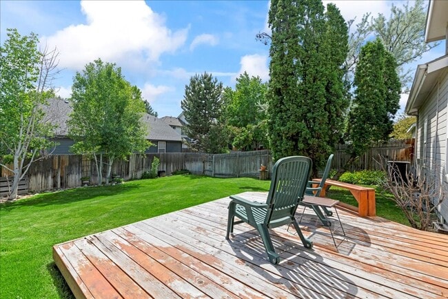 Building Photo - 2 Bedroom 2 Bathroom townhome in Southeast...
