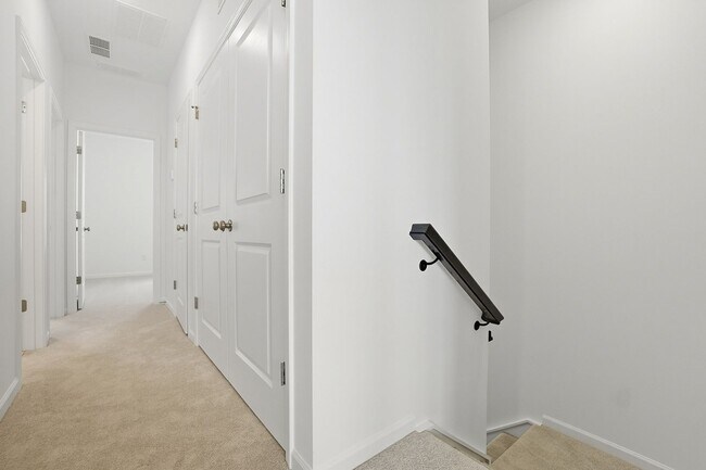Building Photo - Brand-new three-story townhome in the Univ...